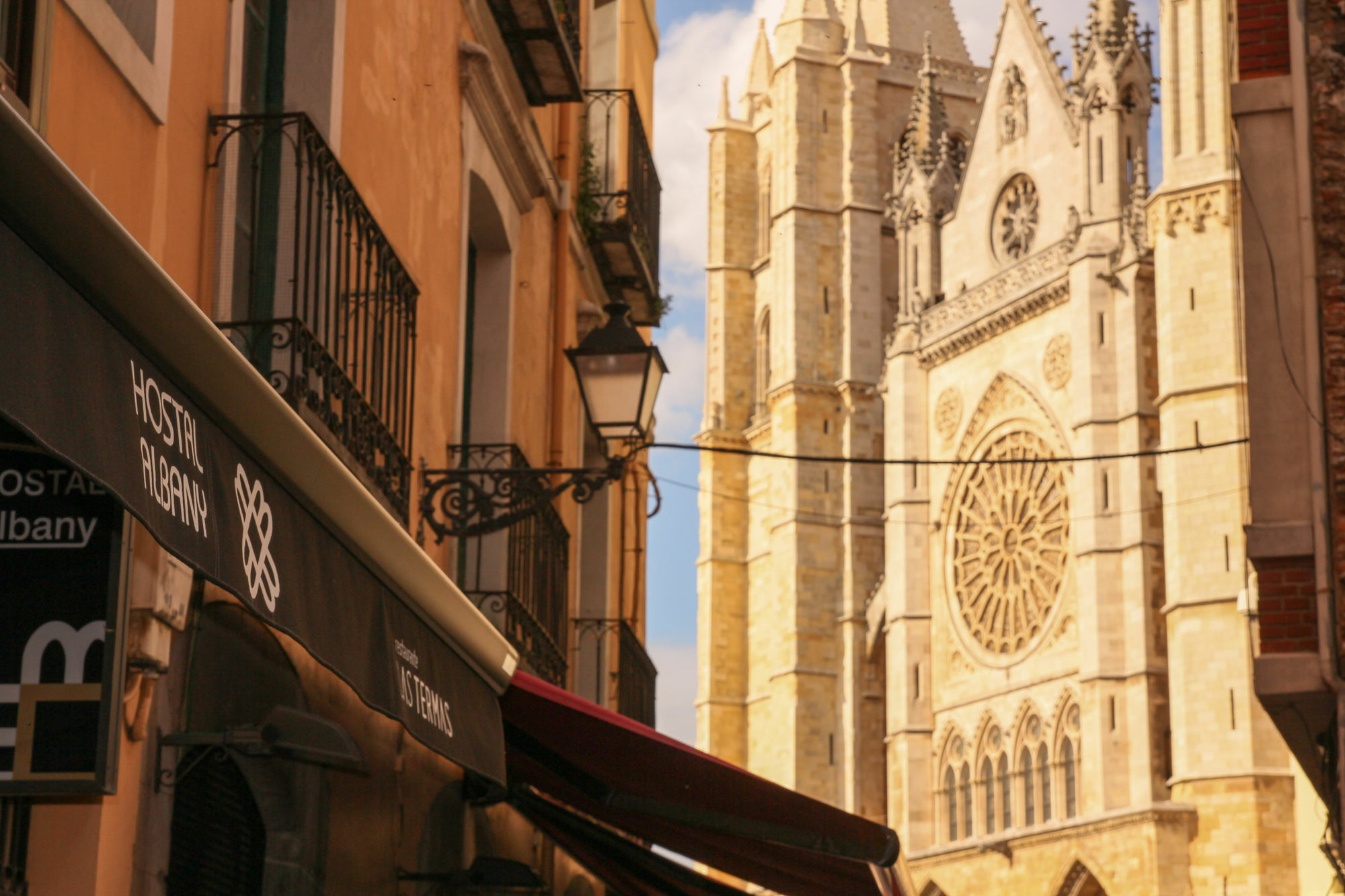 Hotel Albany Ancha León Exteriér fotografie The cathedral of St. Etienne